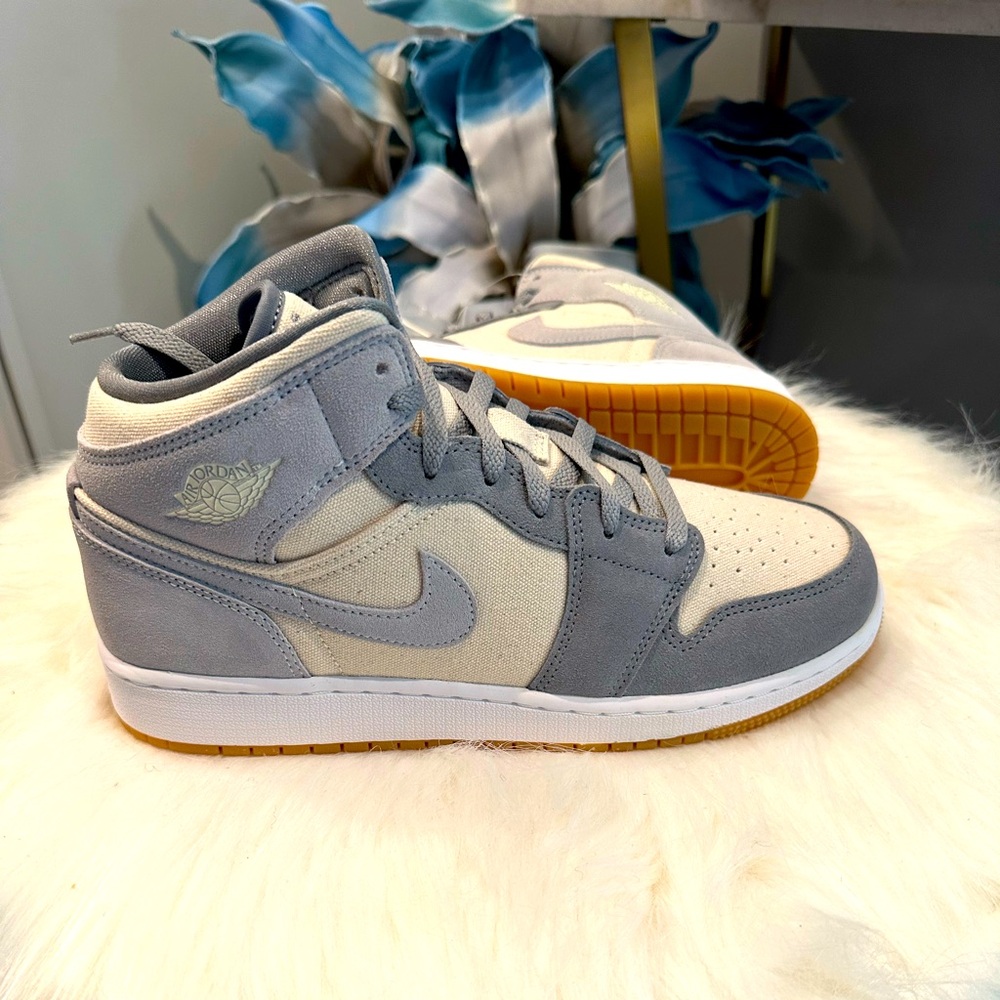 Jordan 1 Mid SE